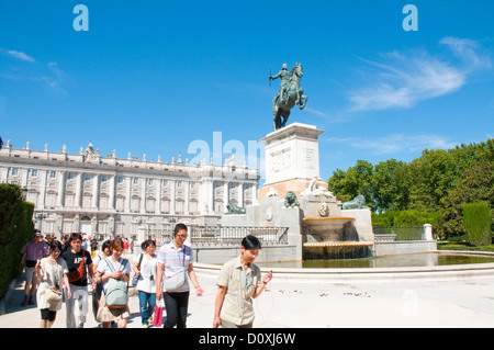 Groupe de touristes japonais à Oriente. Madrid, Espagne. Banque D'Images