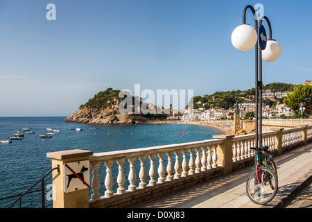 L'Espagne, l'Europe, la Catalogne, La Costa Brava, Tossa de Mar Ville, Gran Plage, l'architecture, beach, blue, location, château, côte, C Banque D'Images