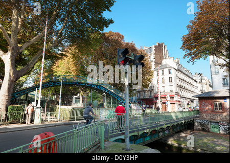 Paris, France : Pont sur le Canal St Martin. Banque D'Images