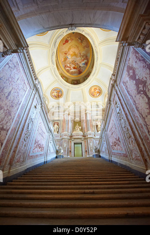 L'Escalier d'honneur Baroque entrée du bourbon rois de Naples Palais Royal de Caserte, Italie. Banque D'Images