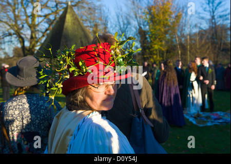 Les druides de la Fondation tiennent leur assemblée annuelle de Gui multi-religieux de la cérémonie de la paix et de l'action de grâce à célébrer le pouvoir du gui dans la ville rurale de Tenbury Wells Banque D'Images