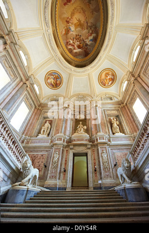 L'Escalier d'honneur Baroque entrée du bourbon rois de Naples Palais Royal de Caserte, Italie. Banque D'Images