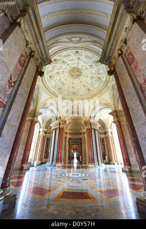 L'Escalier d'honneur Baroque entrée du bourbon rois de Naples Palais Royal de Caserte, Italie. Banque D'Images