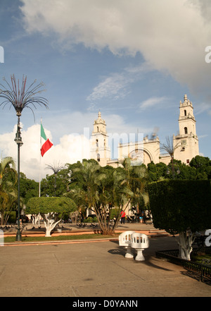 Cathédrale de San Idefonso sur la Plaza Major à Mérida, au Mexique. Banque D'Images