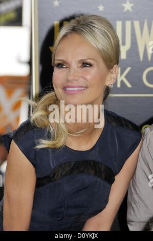 Hollywood, Etats-Unis. 3e décembre 2012. Kristin Chenoweth lors de la cérémonie d'intronisation pour l'étoile sur le Hollywood Walk of Fame pour Carole King, Hollywood Boulevard, Los Angeles, CA le 3 décembre 2012. Photo par : Michael Germana/Everett Collection Banque D'Images