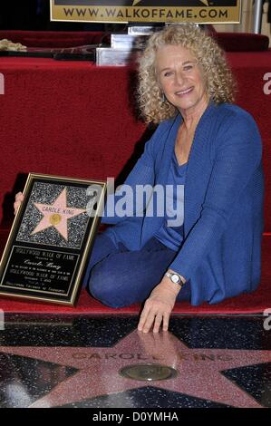 Hollywood, Etats-Unis. 3e décembre 2012. Carole King à la cérémonie d'intronisation pour l'étoile sur le Hollywood Walk of Fame pour Carole King, Hollywood Boulevard, Los Angeles, CA le 3 décembre 2012. Photo par : Michael Germana/Everett Collection Banque D'Images