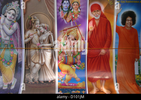 Images de dieux hindous (de gauche à droite), Krishna et Radha Krishna, Ganesh, Shirdi Sai Baba, et Sathya Sai Baba. Banque D'Images