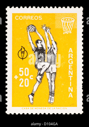 Timbre-poste de l'Argentine représentant deux joueurs de basket-ball. Banque D'Images