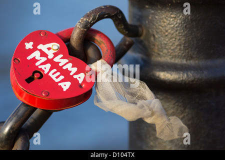 Cadenas d'amour à Kronverkskaya Embankment, Saint Petersburg, Russie Banque D'Images