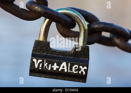 Cadenas d'amour à Kronverkskaya Embankment, Saint Petersburg, Russie Banque D'Images