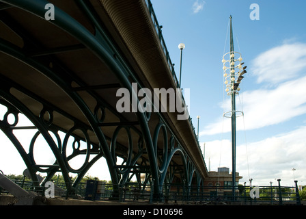 Pont au-dessus du barrage de Teesside à Stockton-on-Tees, Banque D'Images