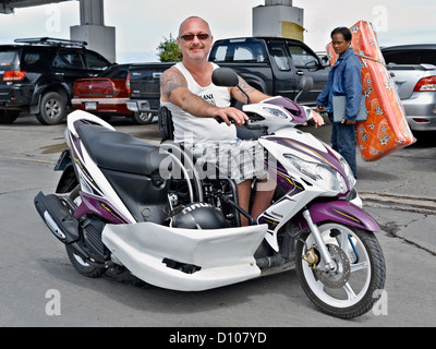 Transport pour personnes handicapées moto modifiée construite pour transporter un fauteuil roulant et un passager non valides. Banque D'Images