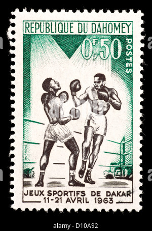 Timbre du Dahomey montrant deux boxeurs. Banque D'Images