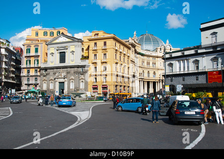 Piazza Trieste e Trento square quartier Santa Lucia Naples central city La région Campanie Italie Europe Banque D'Images