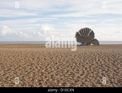 La sculpture de Maggi Hambling 'Scallop' sur la plage d'Aldeburgh, dans le Suffolk en Angleterre. Banque D'Images