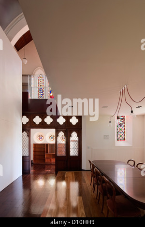 La conversion de l'église de John Knox, Melbourne, Australie. Architecte : Williams Boag architectes, 2010. Entrée/Salle à manger. Banque D'Images