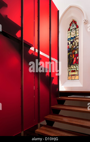 La conversion de l'église de John Knox, Melbourne, Australie. Architecte : Williams Boag architectes, 2010. D'escalier. Banque D'Images