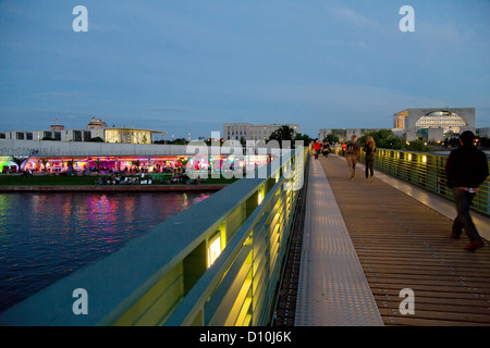 Berlin, Allemagne, vue sur la Gustav-Heinemann-pont vers le logement Banque D'Images