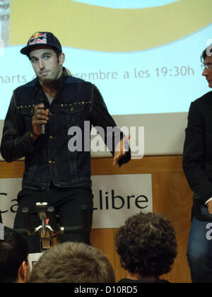 4er décembre soir à Casa del Libro librairie de Passeig de Gràcia, Barcelone. Josef Ajram est un courtier en banque et un athlète reputate (il était 2e au concours Dessert Titan en 2006) et a présenté son livre "Je ne sais pas où sont les limites, mais je sais où ils ne sont pas". Banque D'Images