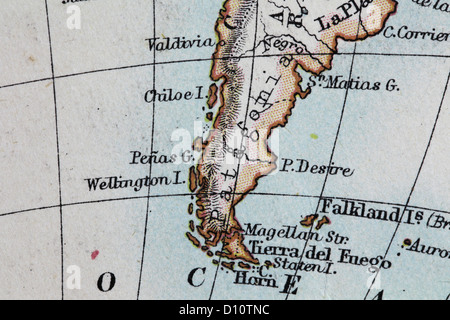 Carte antique par W et A&K Johnston, imprimé en c.1888. Illustrant le monde en deux hémisphères. Un zoom sur la Patagonie Banque D'Images