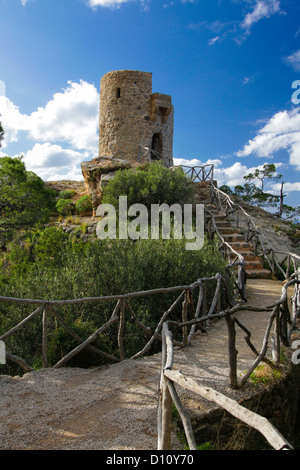 Les escaliers à l'ancienne tour Torre del Verger à Banyalbufar, Espagne Banque D'Images