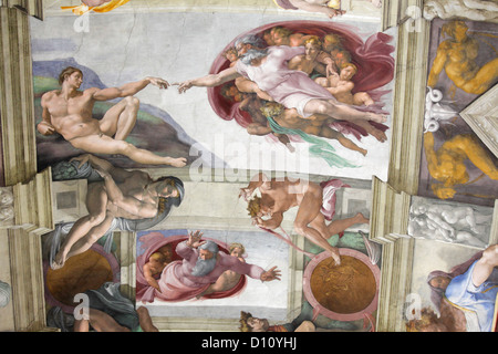 La création d'Adam de Michel-Ange à la chapelle Sixtine, Vatican, Rome, Italie Banque D'Images