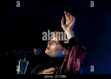 Exeter, Devon, UK. 4 décembre 2012. Florence Welch en live pendant le concert de Florence And The Machine à l'Exeter Westpoint Arena Crédit : Clive Chilvers / Alamy Live News Banque D'Images