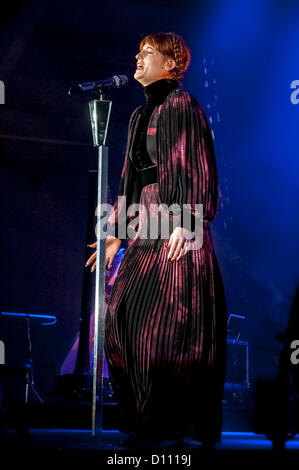 Exeter, Devon, UK. 4 décembre 2012. Florence Welch en live pendant le concert de Florence And The Machine à l'Exeter Westpoint Arena Crédit : Clive Chilvers / Alamy Live News Banque D'Images