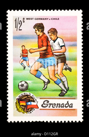 Timbre-poste à partir de la Grenade représentant deux joueurs de football, émis pour la Coupe du Monde 1974. Banque D'Images