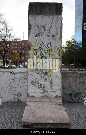 Vestiges du mur de Berlin, près de l'immeuble d'Axel Springer, Berlin Allemagne Banque D'Images