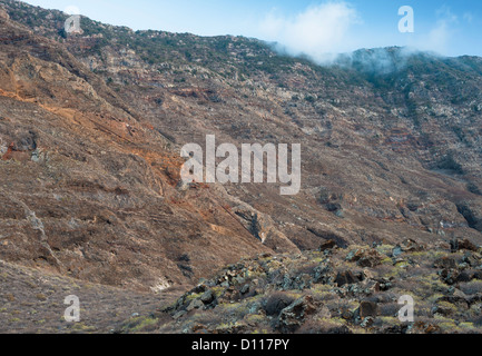 Une section de la falaise massive (plus de 1 km de haut) de la baie d'El Golfo, Las Puntas, El Hierro, Îles Canaries, Espagne Banque D'Images