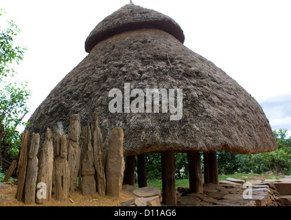 Une maison commune dans un village Konso, vallée de l'Omo, Ethiopie Banque D'Images