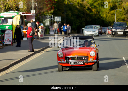 Old vintage red MG soft top sports location & badge Banque D'Images