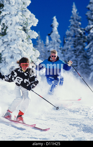 Années 1990 COUPLE SKI VAIL COLORADO USA Banque D'Images