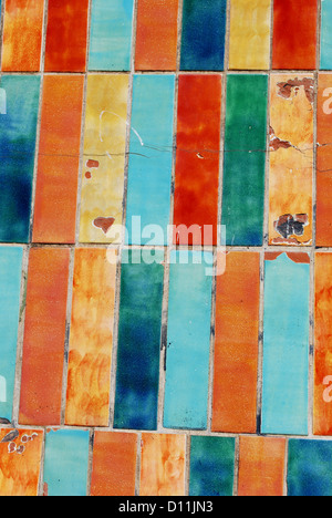 Vintage texture de fond coloré tuiles endommagées Banque D'Images