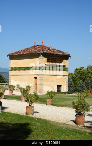 Maison Pigeon sur Pigeonnier dans le domaine et jardin du Château d'Arnajon (c cur) le Puy-Sainte-Réparade Provence France Banque D'Images