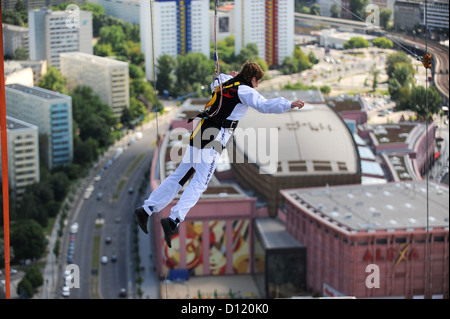 Berlin, Allemagne, Springer saut a depuis le toit de l'hôtel Park Inn Banque D'Images