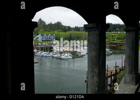 Ou00264-00...OREGON - Quais à Depoe Bay, les mondes plus petit port. Banque D'Images