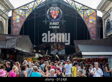 La Boqueria est un marché populaire près de La Rambla à Barcelone Espagne Banque D'Images