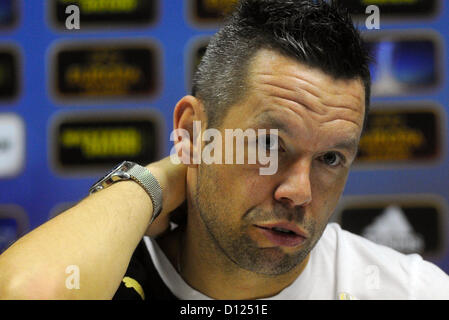 Viktoria Plzen le capitaine Pavel Horvath parle lors d'une conférence de presse avant l'Europa League match de football FC Viktoria Plzen vs Atletico Madrid en Plzen, République tchèque, mercredi, 5 décembre 2012. (Photo/CTK Petr Eret) Banque D'Images