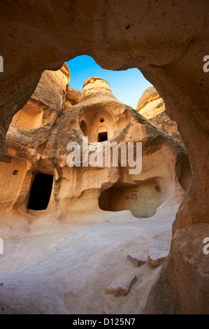 Début de l'église chrétienne dans les cheminées de fées de Cappadoce Zelve, près de la Turquie Banque D'Images