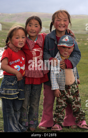 Les enfants nomades vivant dans la région de Naiman Nuur Banque D'Images