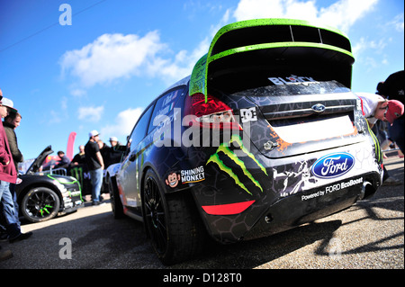 Ken bloque ford fiesta voiture rallye sur un salon Banque D'Images