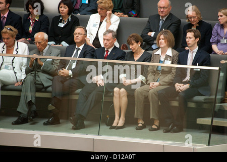 Berlin, Allemagne, Walter Scheel, Hans-Juergen Horst Koehler et papier Banque D'Images