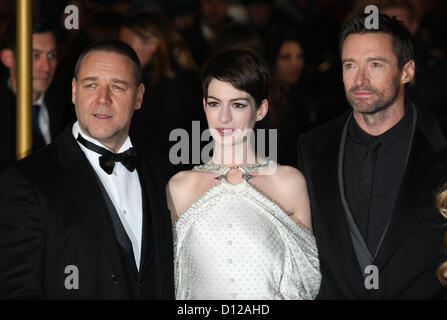 RUSSELL CROWE & Anne Hathaway et Hugh Jackman LES MISERABLES UK PREMIERE LONDON ENGLAND UK 05 décembre 2012 Banque D'Images