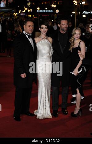 L'Acteur participe à la première mondiale de Les Misérables le 12/05/2012 à Leicester Square, Londres. Les personnes sur la photo : Anne Hathaway, Hugh Jackman, Amanda Seyfreid . Photo par Julie Edwards Banque D'Images