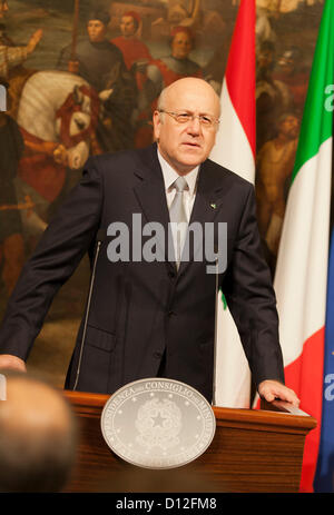 Le mardi 5 décembre 2012. Rome, Italie. Le Premier ministre italien Mario Monti et le Premier Ministre libanais Najib Mikati tenir d'une presse Banque D'Images