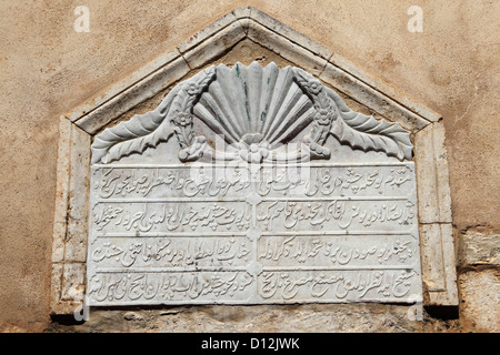 Une inscription en arabe dans la vieille ville de Rethymno, Crète, Grèce. Banque D'Images