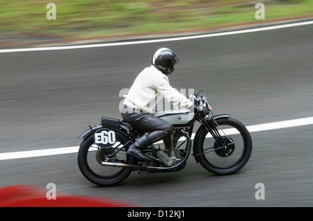 Classic Moto Norton sur route Banque D'Images