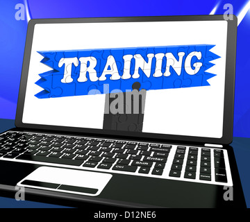 La formation sur ordinateur portable montre l'entraînement et les leçons en ligne Banque D'Images